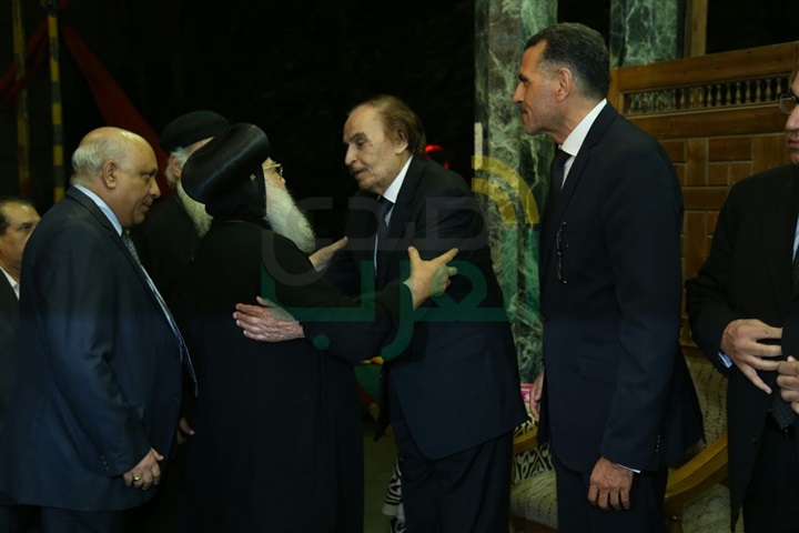 بالصور.. الفخراني أول حضور عزاء زوجه الفنان عزت العلايلي بالصور.. الفخراني أول حضور عزاء زوجه الفنان عزت العلايلي