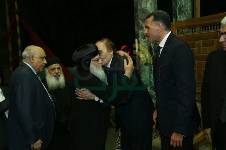 بالصور.. الفخراني أول حضور عزاء زوجه الفنان عزت العلايلي بالصور.. الفخراني أول حضور عزاء زوجه الفنان عزت العلايلي
