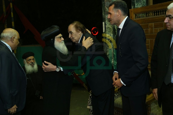 بالصور.. الفخراني أول حضور عزاء زوجه الفنان عزت العلايلي بالصور.. الفخراني أول حضور عزاء زوجه الفنان عزت العلايلي
