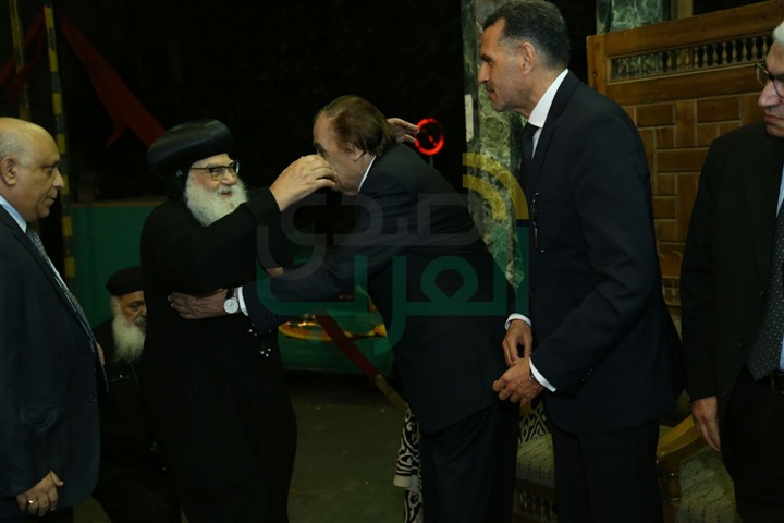 بالصور.. الفخراني أول حضور عزاء زوجه الفنان عزت العلايلي بالصور.. الفخراني أول حضور عزاء زوجه الفنان عزت العلايلي