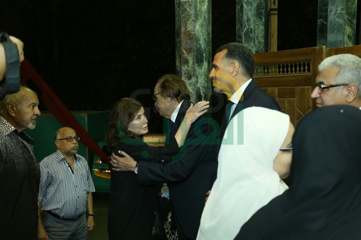 بالصور.. الفخراني أول حضور عزاء زوجه الفنان عزت العلايلي بالصور.. الفخراني أول حضور عزاء زوجه الفنان عزت العلايلي