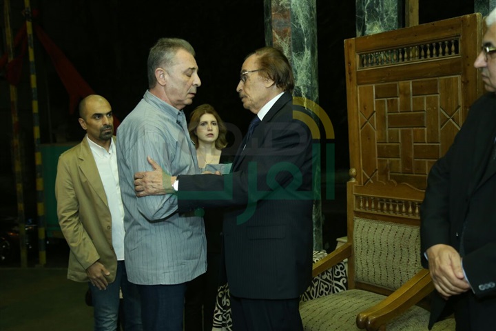 بالصور.. الفخراني أول حضور عزاء زوجه الفنان عزت العلايلي بالصور.. الفخراني أول حضور عزاء زوجه الفنان عزت العلايلي