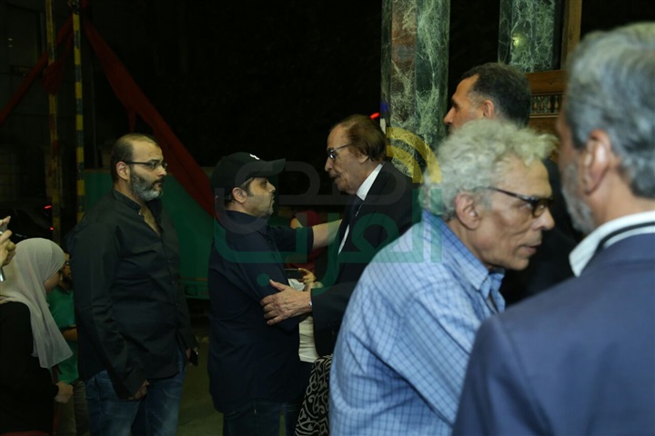 بالصور.. الفخراني أول حضور عزاء زوجه الفنان عزت العلايلي بالصور.. الفخراني أول حضور عزاء زوجه الفنان عزت العلايلي
