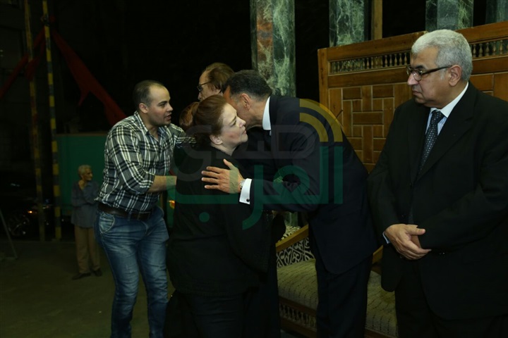 بالصور.. الفخراني أول حضور عزاء زوجه الفنان عزت العلايلي بالصور.. الفخراني أول حضور عزاء زوجه الفنان عزت العلايلي
