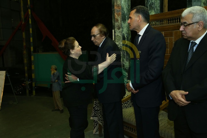 بالصور.. الفخراني أول حضور عزاء زوجه الفنان عزت العلايلي بالصور.. الفخراني أول حضور عزاء زوجه الفنان عزت العلايلي
