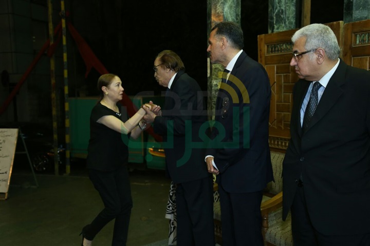 بالصور.. الفخراني أول حضور عزاء زوجه الفنان عزت العلايلي بالصور.. الفخراني أول حضور عزاء زوجه الفنان عزت العلايلي