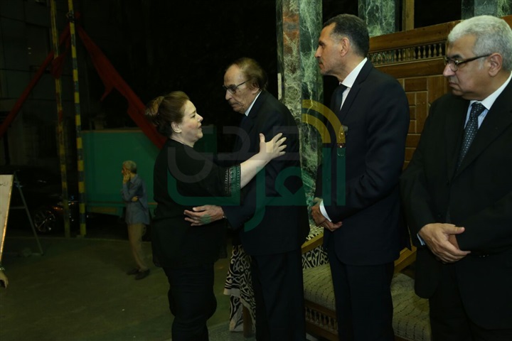 بالصور.. الفخراني أول حضور عزاء زوجه الفنان عزت العلايلي بالصور.. الفخراني أول حضور عزاء زوجه الفنان عزت العلايلي