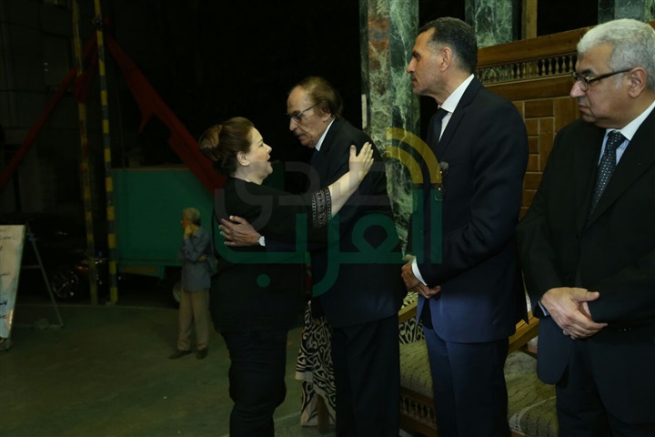بالصور.. الفخراني أول حضور عزاء زوجه الفنان عزت العلايلي بالصور.. الفخراني أول حضور عزاء زوجه الفنان عزت العلايلي
