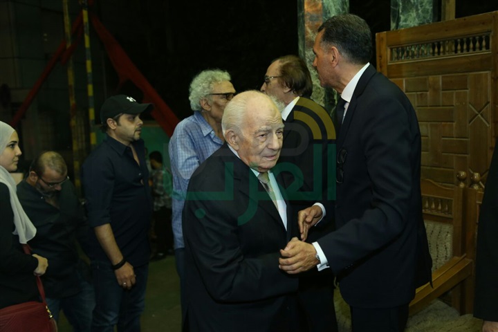 بالصور.. الفخراني أول حضور عزاء زوجه الفنان عزت العلايلي بالصور.. الفخراني أول حضور عزاء زوجه الفنان عزت العلايلي