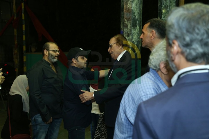 بالصور.. الفخراني أول حضور عزاء زوجه الفنان عزت العلايلي بالصور.. الفخراني أول حضور عزاء زوجه الفنان عزت العلايلي