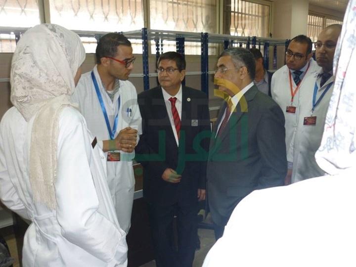 بالصور.. مساعد وزير الصحة يتفقد مستشفى التأمين الصحى ببنها