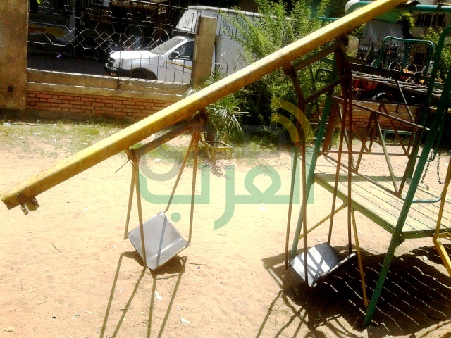 بالصور.. تهالك ألعاب حديقتي "الزهور" بنجع حمادي يُنذر بكارثة