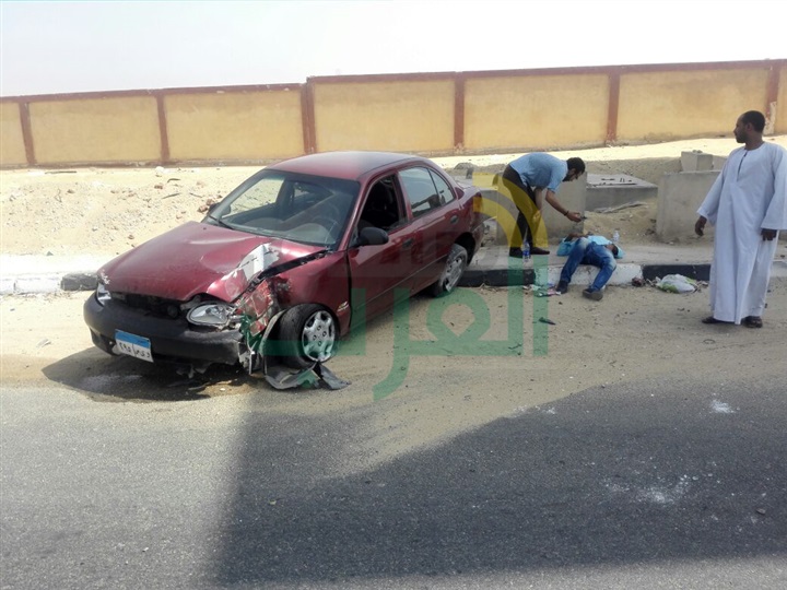 بالصور.. إصابة شخصين في حادث تصادم أعلى محور المشير