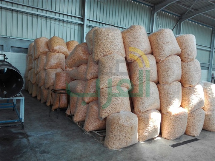 بالصور.. إعدام 1000 كيلو سناكس غير صالح للاستهلاك فى طوخ