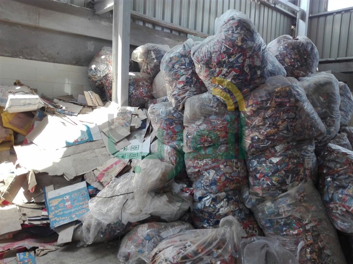 بالصور.. إعدام 1000 كيلو سناكس غير صالح للاستهلاك فى طوخ