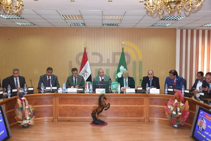 وزير النقل ومحافظ الشرقية يستعرضان مشروعات النقل المنفذه على أرض المحافظة