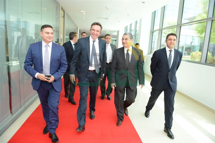 وزير الكهرباء والطاقة المتجددة الحكومة تسعى للاستغلال الأمثل للطاقة النظيفة وزير الكهرباء والطاقة المتجددة الحكومة تسعى للاستغلال الأمثل للطاقة النظيفة