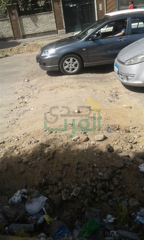 بالصور.. كثافات مرورية بسبب مد كابلات كهربائية بمصر الجديدة 