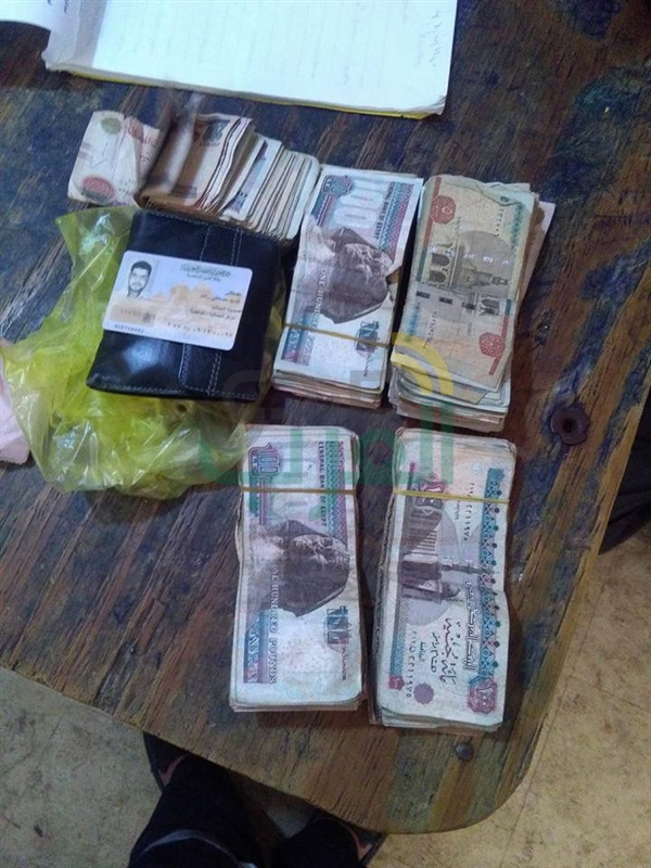 بالصور.. "مسعفان" يعيدان 45 ألف جنيه لمصابين في حادث كفر الشيخ