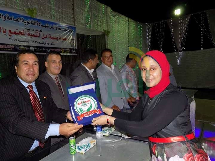 بالصور.. بسمة أمل تكرم 37 طالبًا من أوائل الشهادات في الرياض بكفر الشيخ 