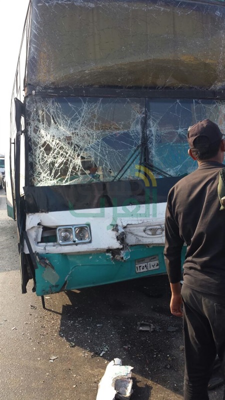 بالصور.. تصادم أتوبيس وميني باص بالاتوتوستراد