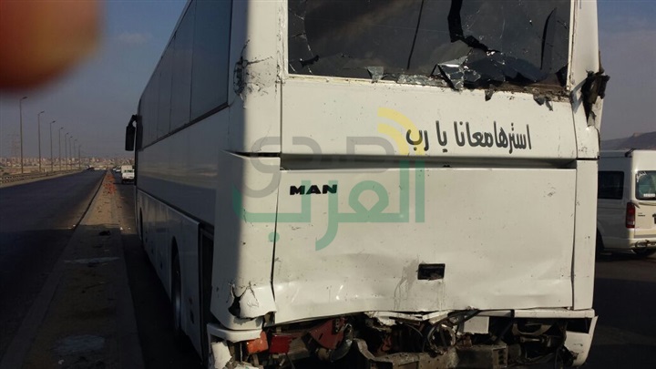 بالصور.. تصادم أتوبيس وميني باص بالاتوتوستراد