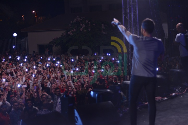 بالصور.. حماقي يتألق في حفل تخرج "المنصورة كوليدج" بحضور آلاف الطلاب بالصور.. حماقي يتألق في حفل تخرج "المنصورة كوليدج" بحضور آلاف الطلاب