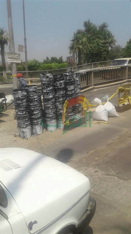 بالصور.. تغيير طبقة إسفلتية يتسبب في كثافات مرورية بكورنيش المعادي