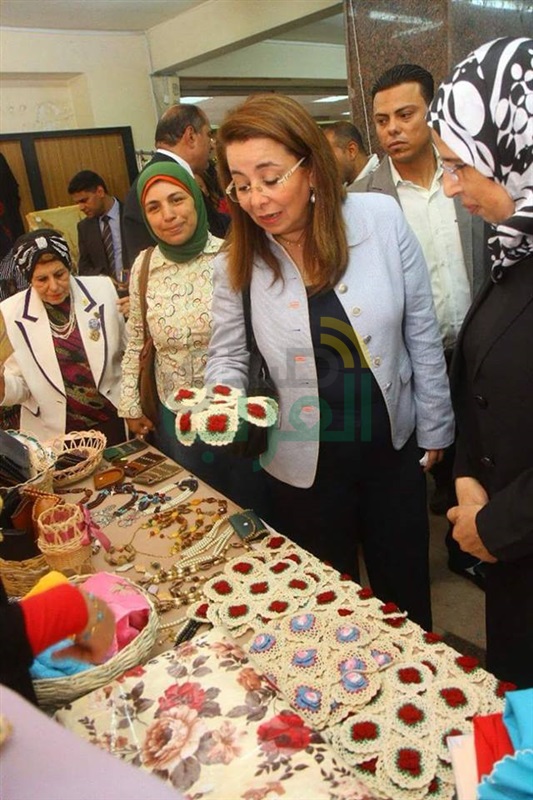والي: إقبال كبير على معرض ديارنا للأسر المنتجة بمطروح  