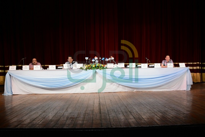 بدء مؤتمر "الحفلة التنكرية".. وأبطال العرض يتغيبون عن الحضور بدء مؤتمر "الحفلة التنكرية".. وأبطال العرض يتغيبون عن الحضور