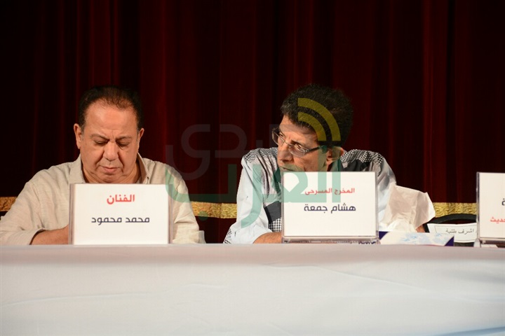بدء مؤتمر "الحفلة التنكرية".. وأبطال العرض يتغيبون عن الحضور بدء مؤتمر "الحفلة التنكرية".. وأبطال العرض يتغيبون عن الحضور