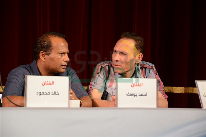 بدء مؤتمر "الحفلة التنكرية".. وأبطال العرض يتغيبون عن الحضور بدء مؤتمر "الحفلة التنكرية".. وأبطال العرض يتغيبون عن الحضور