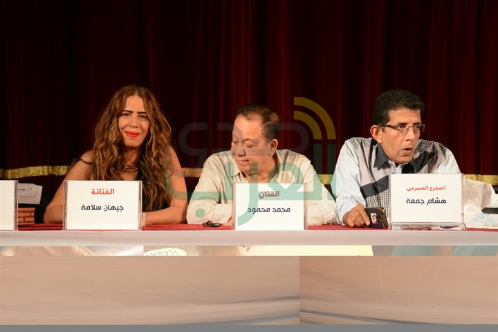 بدء مؤتمر "الحفلة التنكرية".. وأبطال العرض يتغيبون عن الحضور بدء مؤتمر "الحفلة التنكرية".. وأبطال العرض يتغيبون عن الحضور