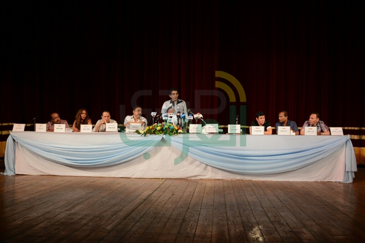 بدء مؤتمر "الحفلة التنكرية".. وأبطال العرض يتغيبون عن الحضور بدء مؤتمر "الحفلة التنكرية".. وأبطال العرض يتغيبون عن الحضور