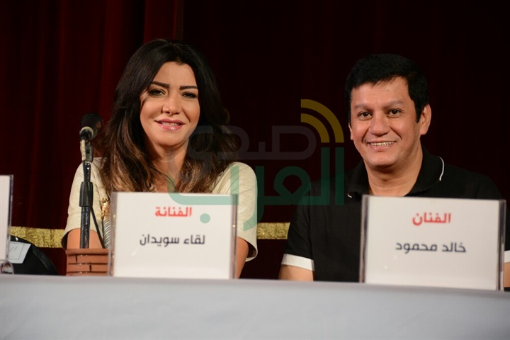 بدء مؤتمر "الحفلة التنكرية".. وأبطال العرض يتغيبون عن الحضور بدء مؤتمر "الحفلة التنكرية".. وأبطال العرض يتغيبون عن الحضور