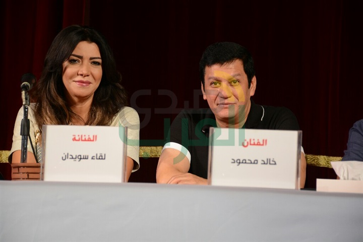 بدء مؤتمر "الحفلة التنكرية".. وأبطال العرض يتغيبون عن الحضور بدء مؤتمر "الحفلة التنكرية".. وأبطال العرض يتغيبون عن الحضور