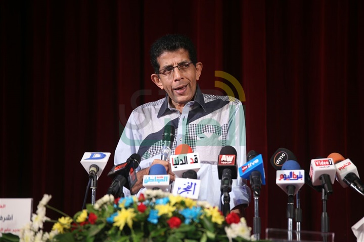 بدء مؤتمر "الحفلة التنكرية".. وأبطال العرض يتغيبون عن الحضور بدء مؤتمر "الحفلة التنكرية".. وأبطال العرض يتغيبون عن الحضور