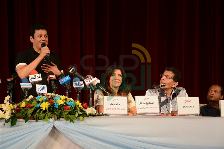 بدء مؤتمر "الحفلة التنكرية".. وأبطال العرض يتغيبون عن الحضور بدء مؤتمر "الحفلة التنكرية".. وأبطال العرض يتغيبون عن الحضور