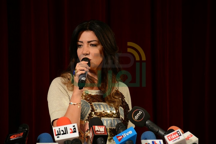 بدء مؤتمر "الحفلة التنكرية".. وأبطال العرض يتغيبون عن الحضور بدء مؤتمر "الحفلة التنكرية".. وأبطال العرض يتغيبون عن الحضور