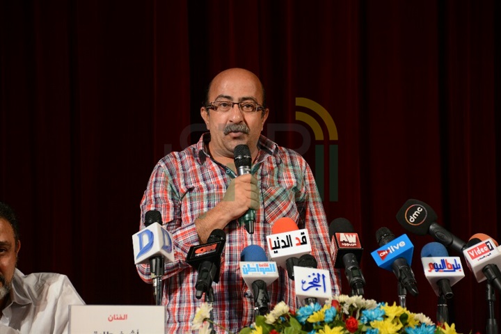 بدء مؤتمر "الحفلة التنكرية".. وأبطال العرض يتغيبون عن الحضور بدء مؤتمر "الحفلة التنكرية".. وأبطال العرض يتغيبون عن الحضور