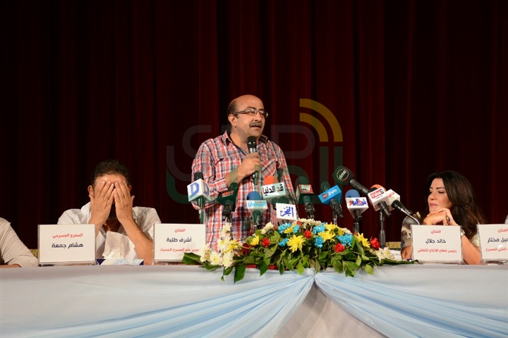 بدء مؤتمر "الحفلة التنكرية".. وأبطال العرض يتغيبون عن الحضور بدء مؤتمر "الحفلة التنكرية".. وأبطال العرض يتغيبون عن الحضور