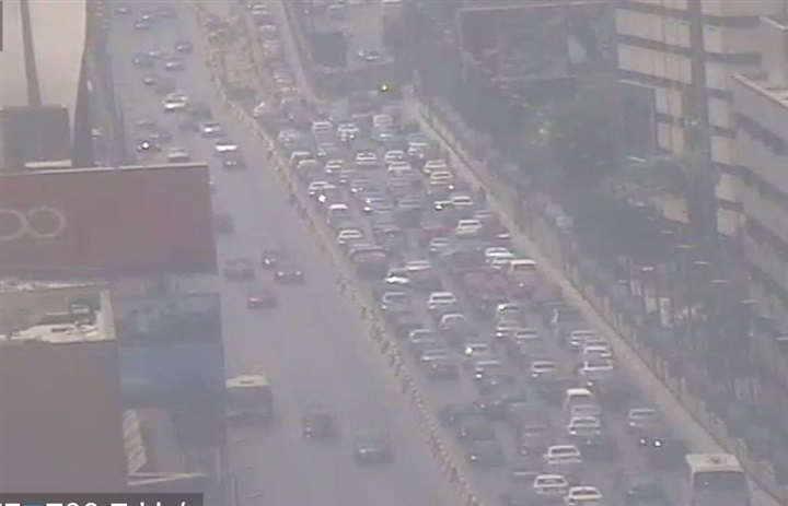 بالصور.. انتظام الحركة المرورية بمحاور وميادين القاهرة 