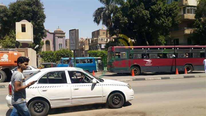 بالصور.. كثافات مرورية بسبب كسر ماسورة مياه بشارع شبرا