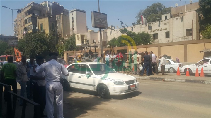 بالصور.. كثافات مرورية بسبب كسر ماسورة مياه بشارع شبرا