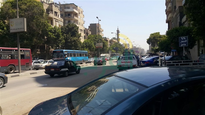 بالصور.. كثافات مرورية بسبب كسر ماسورة مياه بشارع شبرا