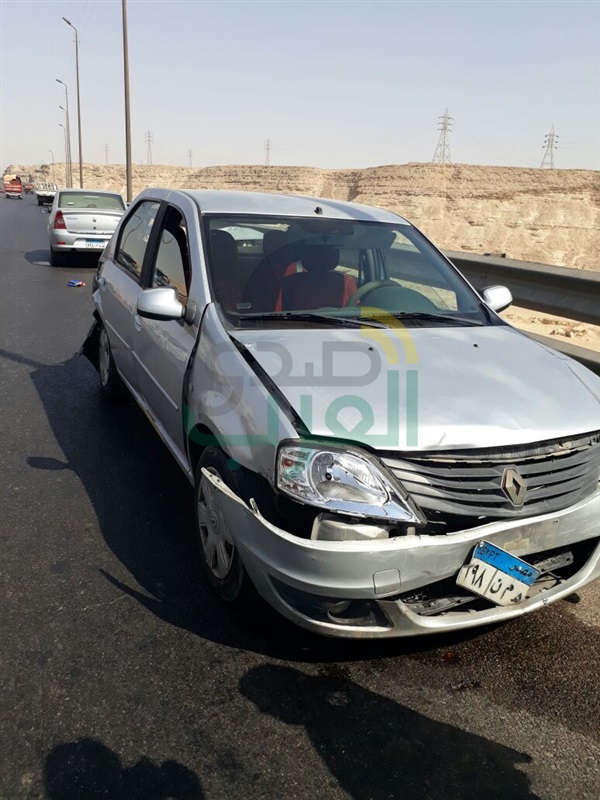 بالصور.. انقلاب سيارة نقل محملة بالطوب يسفر عن كثافات مرورية بالاوتوستراد 