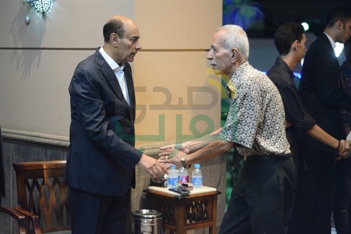 بالصور.. نجوم الفن في عزاء شقيق الفن احمد بدير