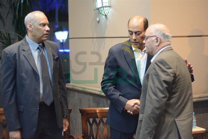 بالصور.. نجوم الفن في عزاء شقيق الفن احمد بدير