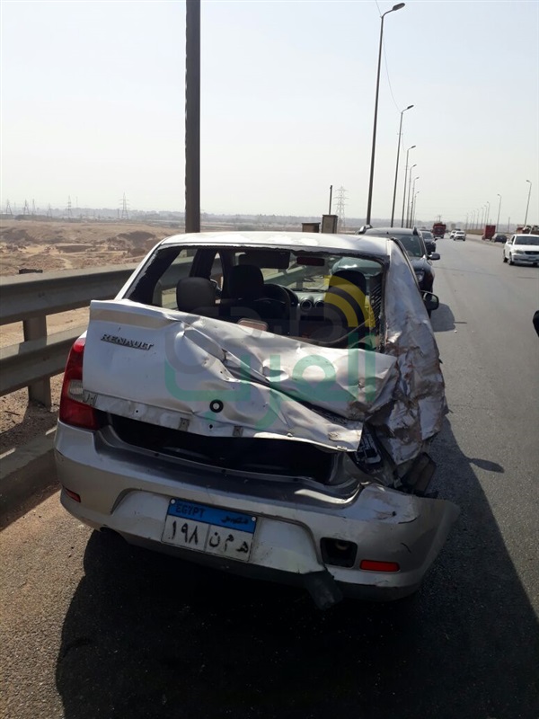 بالصور.. انقلاب سيارة نقل محملة بالطوب يسفر عن كثافات مرورية بالاوتوستراد 