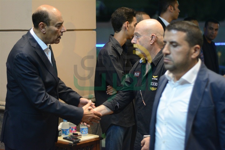 بالصور.. نجوم الفن في عزاء شقيق الفن احمد بدير